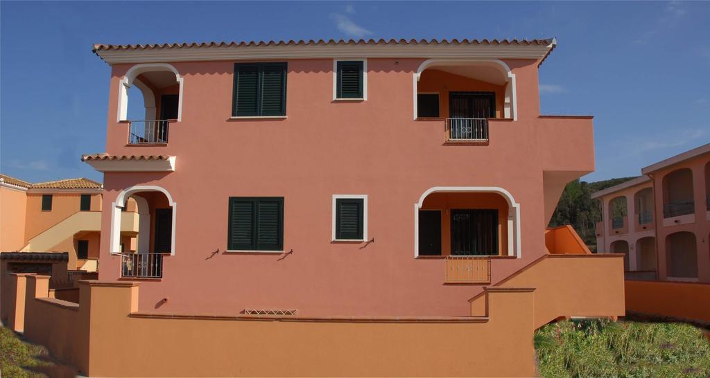 Appartamenti Le Ginestre E Gli Oleandri Cala Liberotto Exterior foto