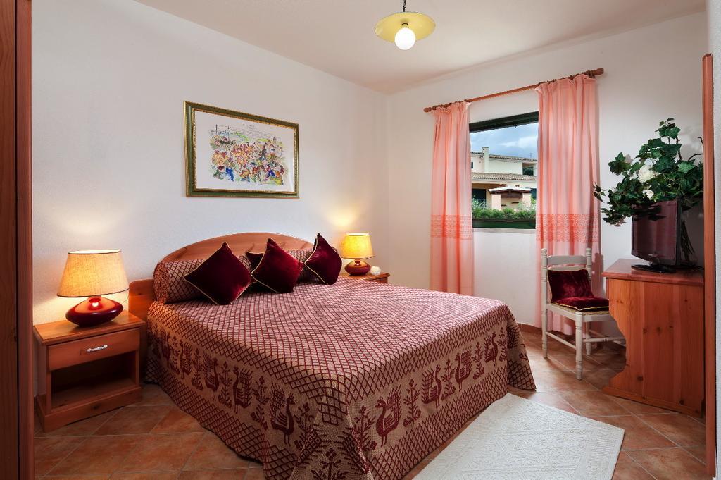 Appartamenti Le Ginestre E Gli Oleandri Cala Liberotto Quarto foto